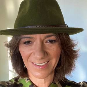 Meet your Posher, Nola